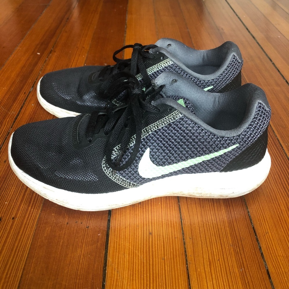 Nike Revolution 3 Sneakers